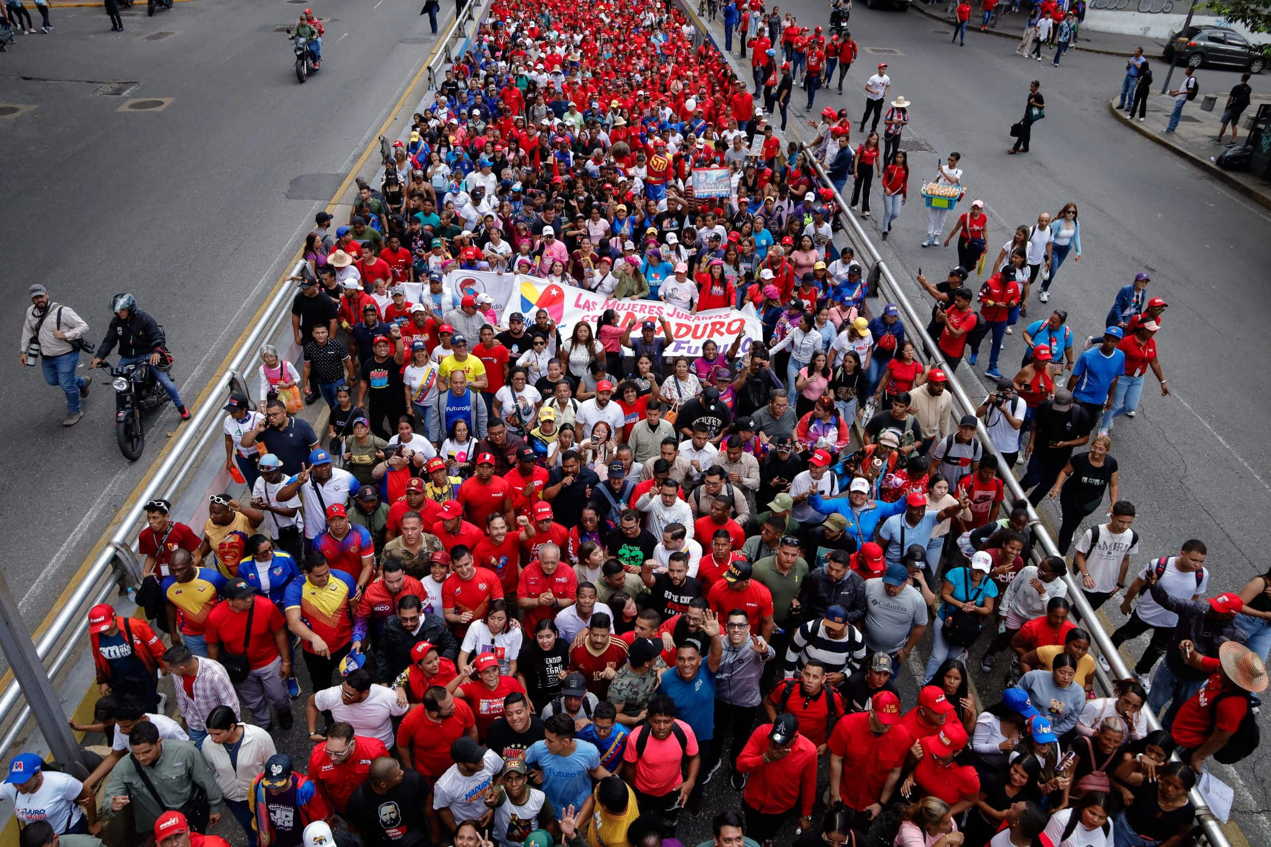 Trabajadores penitenciarios alzaron las banderas en defensa de la patria este 23 de enero
