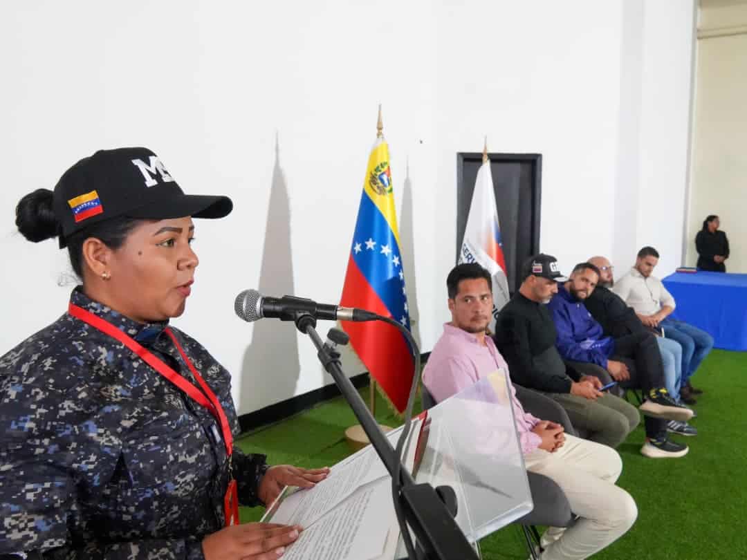 Entrega de certificados y jerarquización a 63 oficiales penitenciarios.