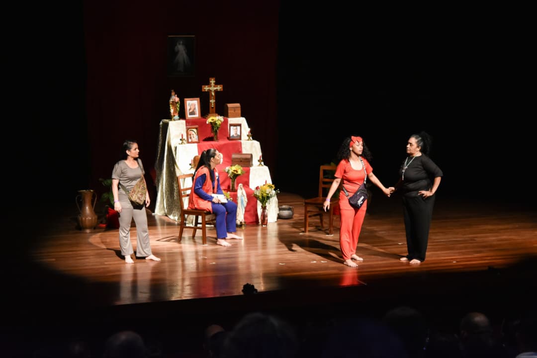 Mujeres del INOF debutan con su pieza teatral «Cenizas de las Rosas»