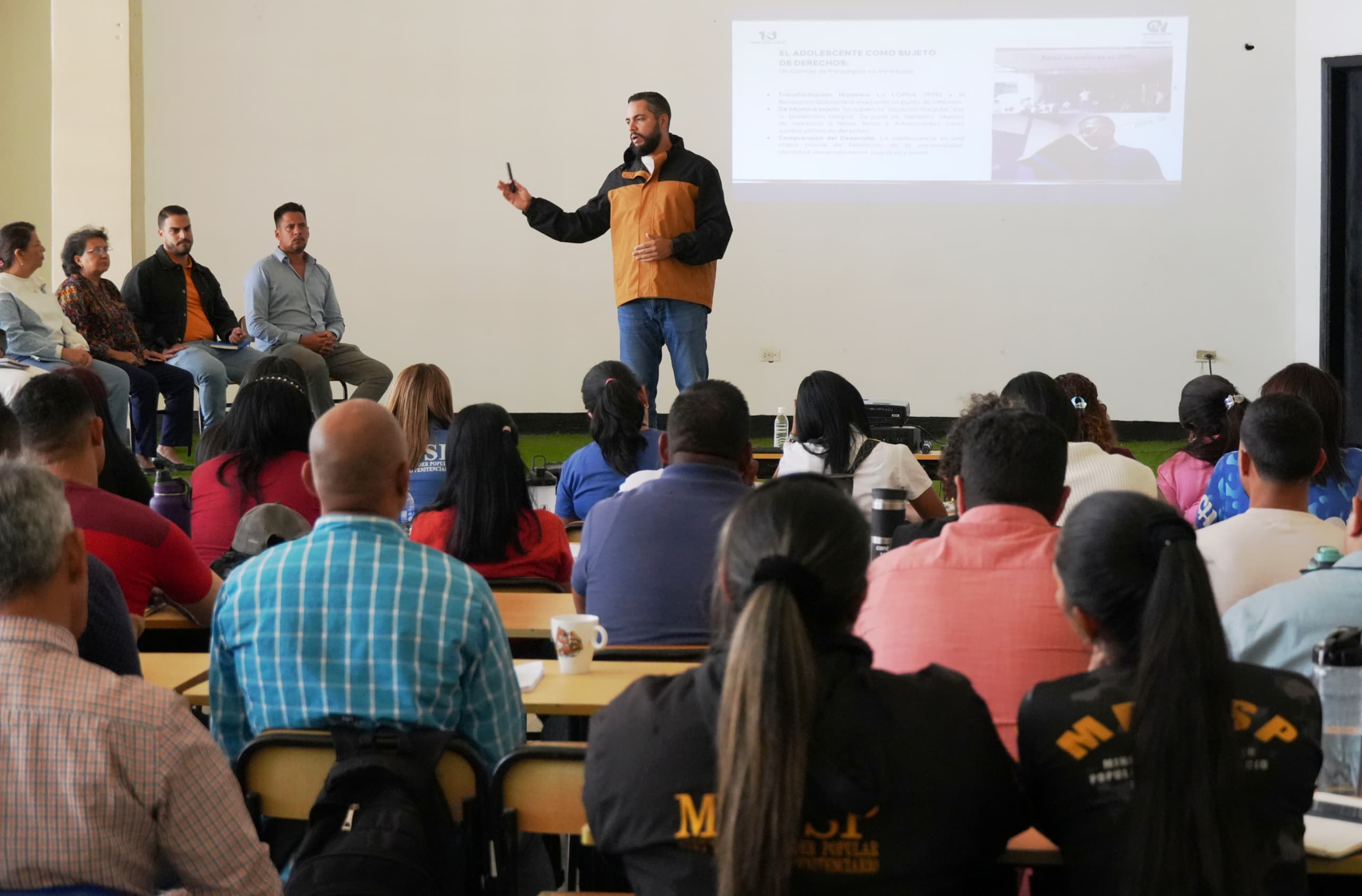 Inicia formación especializada para la gestión de entidades de atención al adolescente