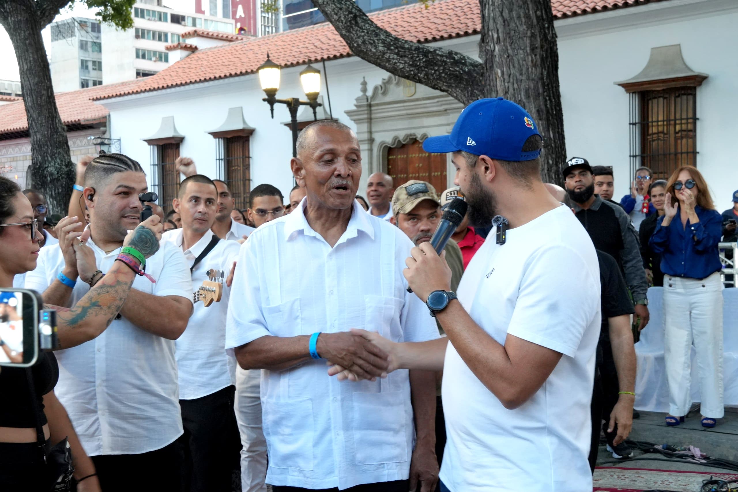 Dos músicos de la Orquesta Penitenciaria reciben libertad en concierto por la paz