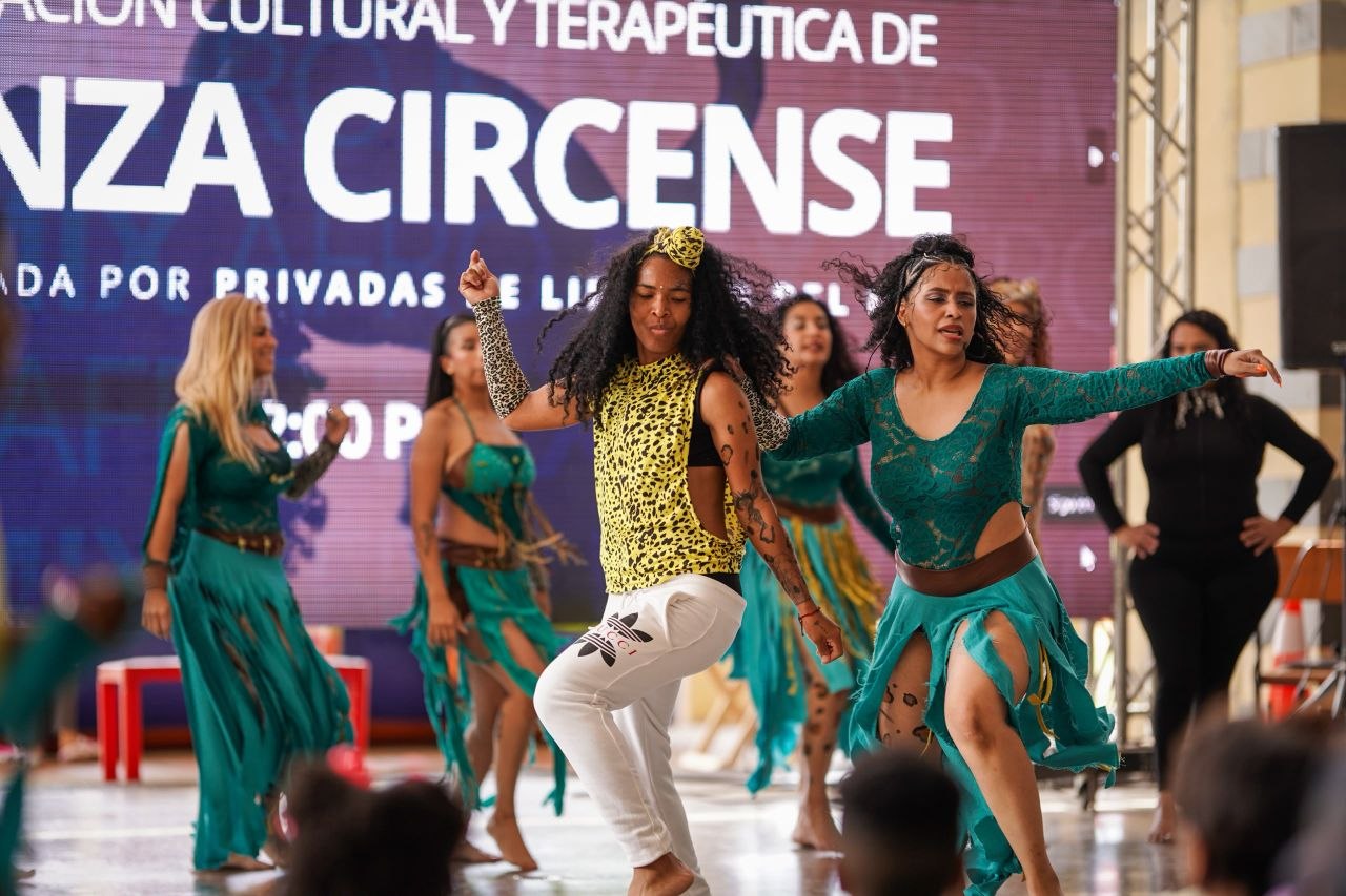 Grupo de Danza del INOF lleva alegría y esperanza a familias de La Guaira