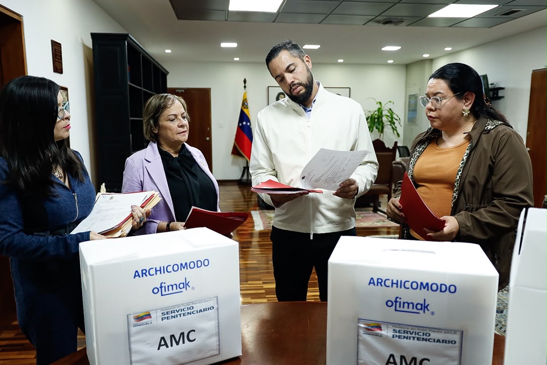 Ministerio para el Servicio Penitenciario efectúa entrega mensual de kits de expedientes de privados de libertad que optan por beneficios procesales