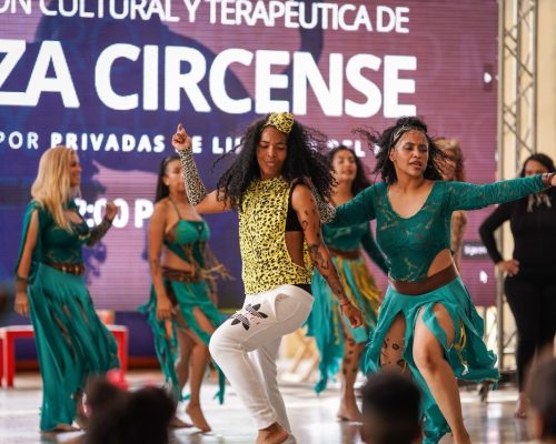 Grupo de Danza del INOF lleva alegría y esperanza a familias de La Guaira
